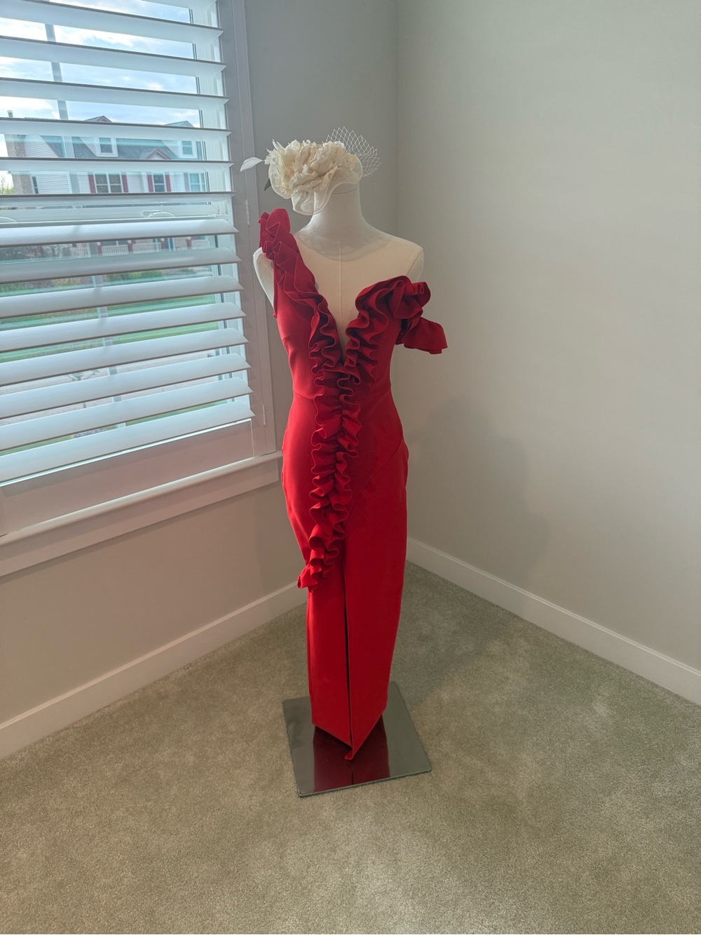 Red Ruffle Detail Bodycon Dress - Picture 3 of 8